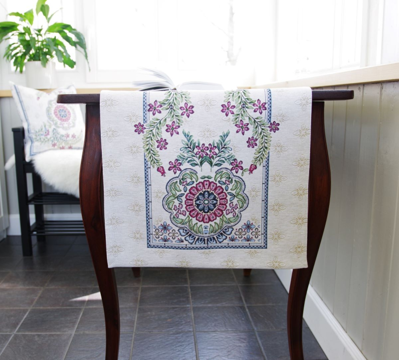 Table runner VAR