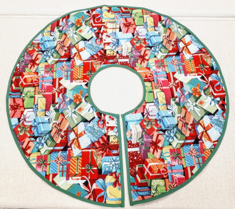Christmas tree skirt, round