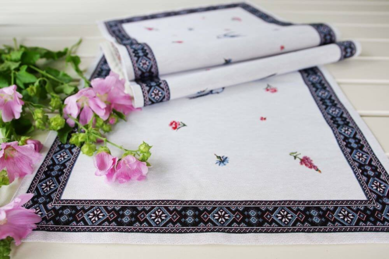 Table runner PÄÄSUKE 45x136cm