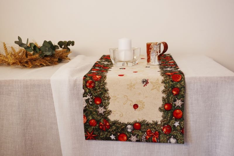 Christmas table runner SPRUCE