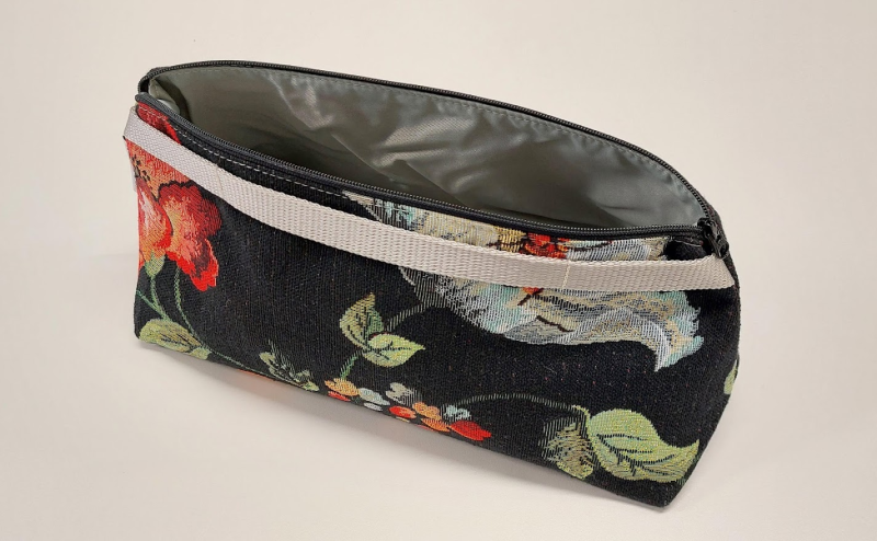 Cosmetic bag large, with handle